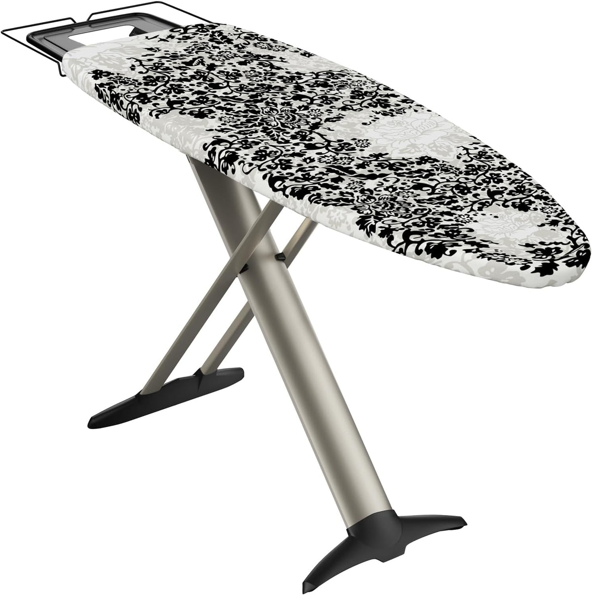 Une table a housse contrastee et large repose-fer lateral