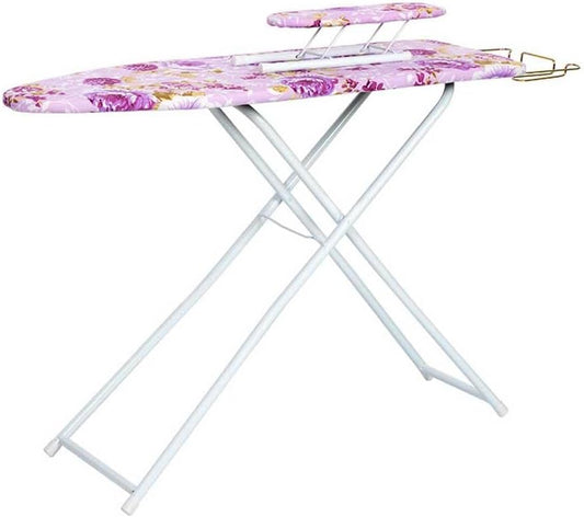 La table de repassage comprend une structure pliante avec des appuis antiderapants